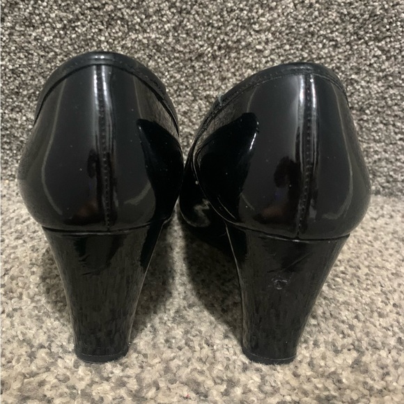 Kate Spade New York Kacey Black Patent Shale Napa Wedge Pumps - Picture 6 of 11